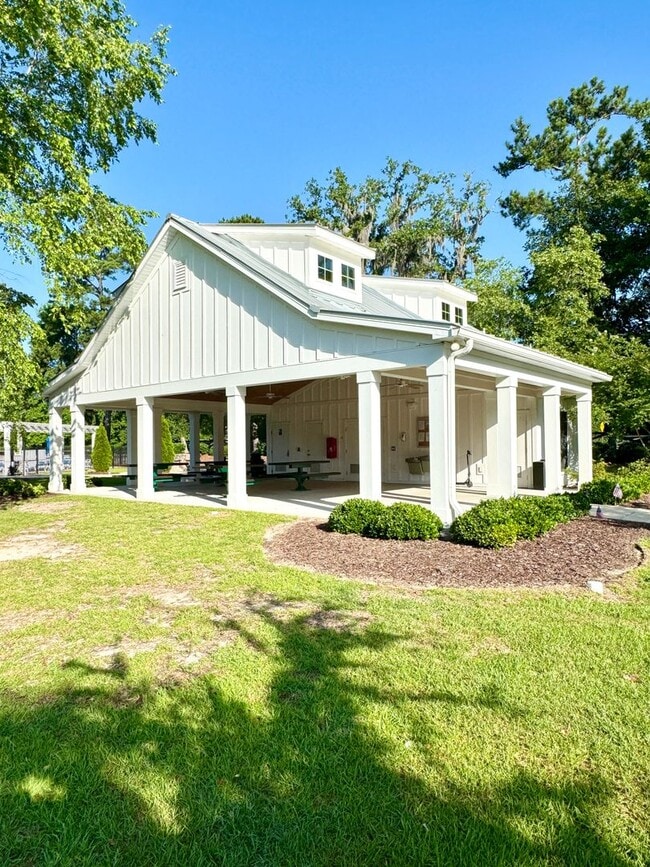 Building Photo - Stunning home in FANTASTIC location off Hwy 90 in Heritage Preserve!