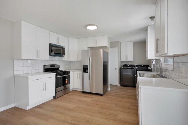 Building Photo - 1060 Warwick Ln