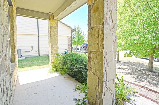 Building Photo - 2231 Hawk Dr