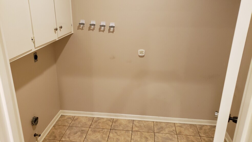 Building Photo - 114 N Kilgore St