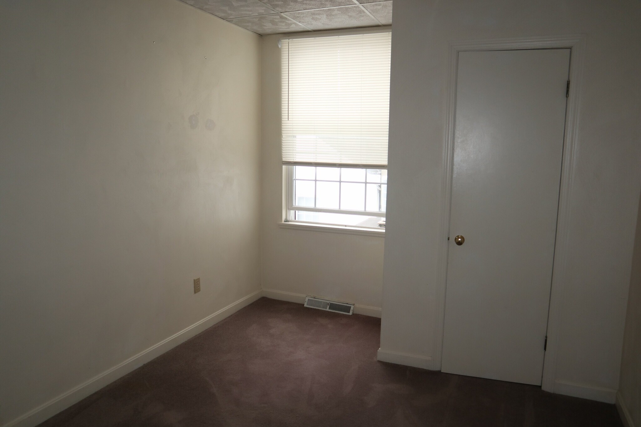 Building Photo - 320 3rd St
