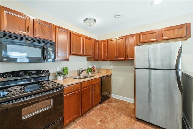 Building Photo - 2458 Goldenrod Wy