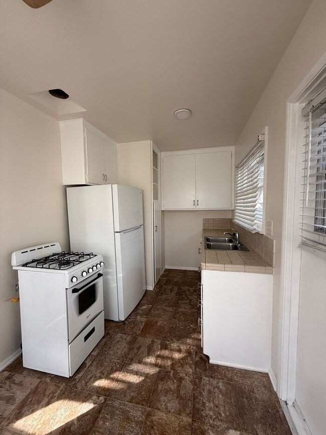 Building Photo - Renovated 1BR/1BA Cottage with Classic Character and Inviting Charm