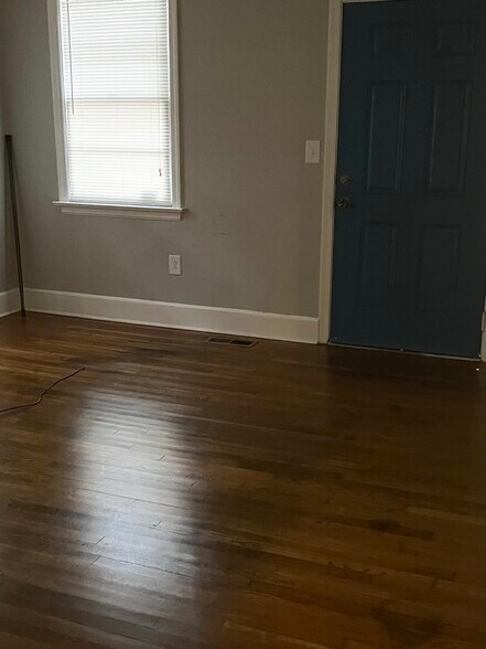 Building Photo - 3413 Rosewood Dr
