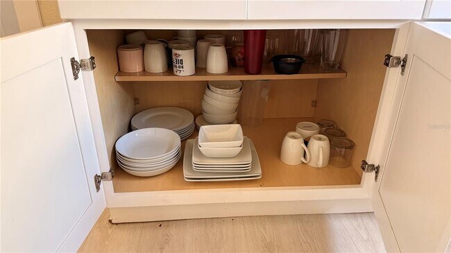 Building Photo - 905 Jones St