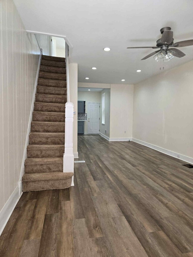 Building Photo - 1960 N Patton St