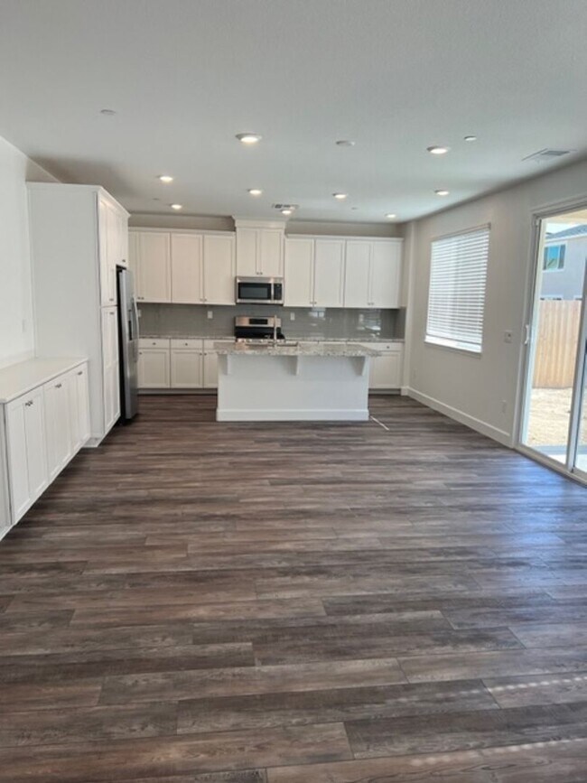 Building Photo - Newer Solar Home Walking Distance to Campus Oaks Shopping Center