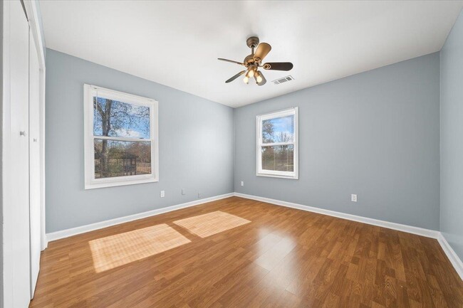 Building Photo - 3368 Coachouse Cove