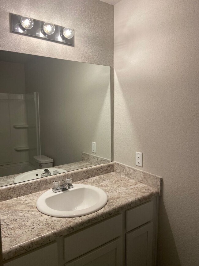 Building Photo - *Pre-leasing* Three Bedroom | Two Bath Hom...