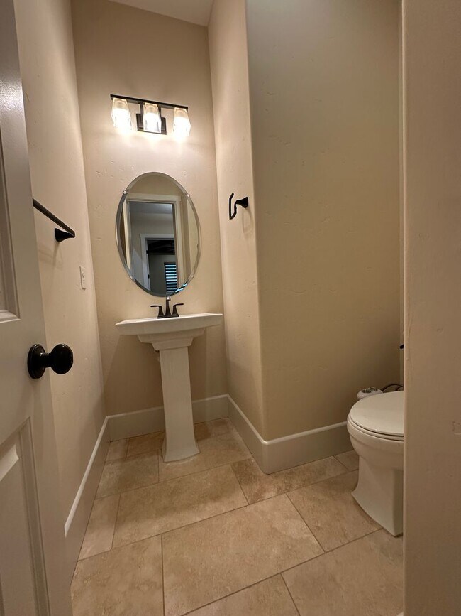 Building Photo - Stunning Lakefront River Islands Home