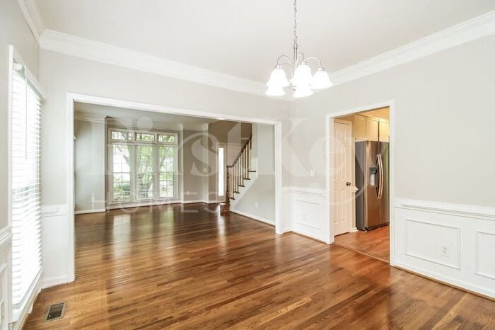 Building Photo - 5386 Beechmont Dr