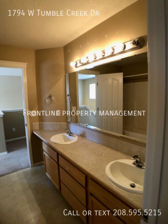 Building Photo - 1794 W Tumble Creek Dr