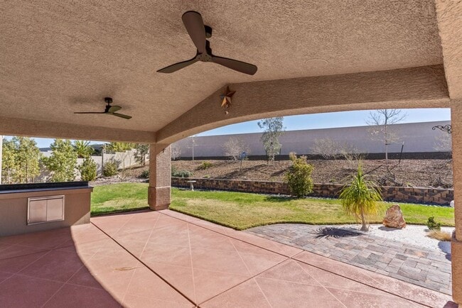 Building Photo - Spacious Single Story, 4 Bedroom "Henderso...