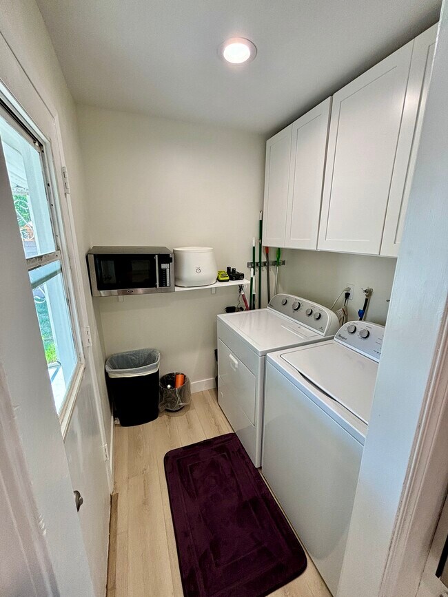 Building Photo - 1333 Currant Ave