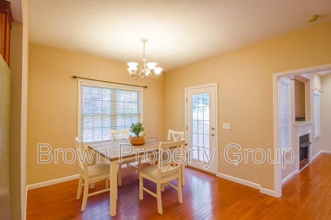 Building Photo - 3270 Argyll Dr