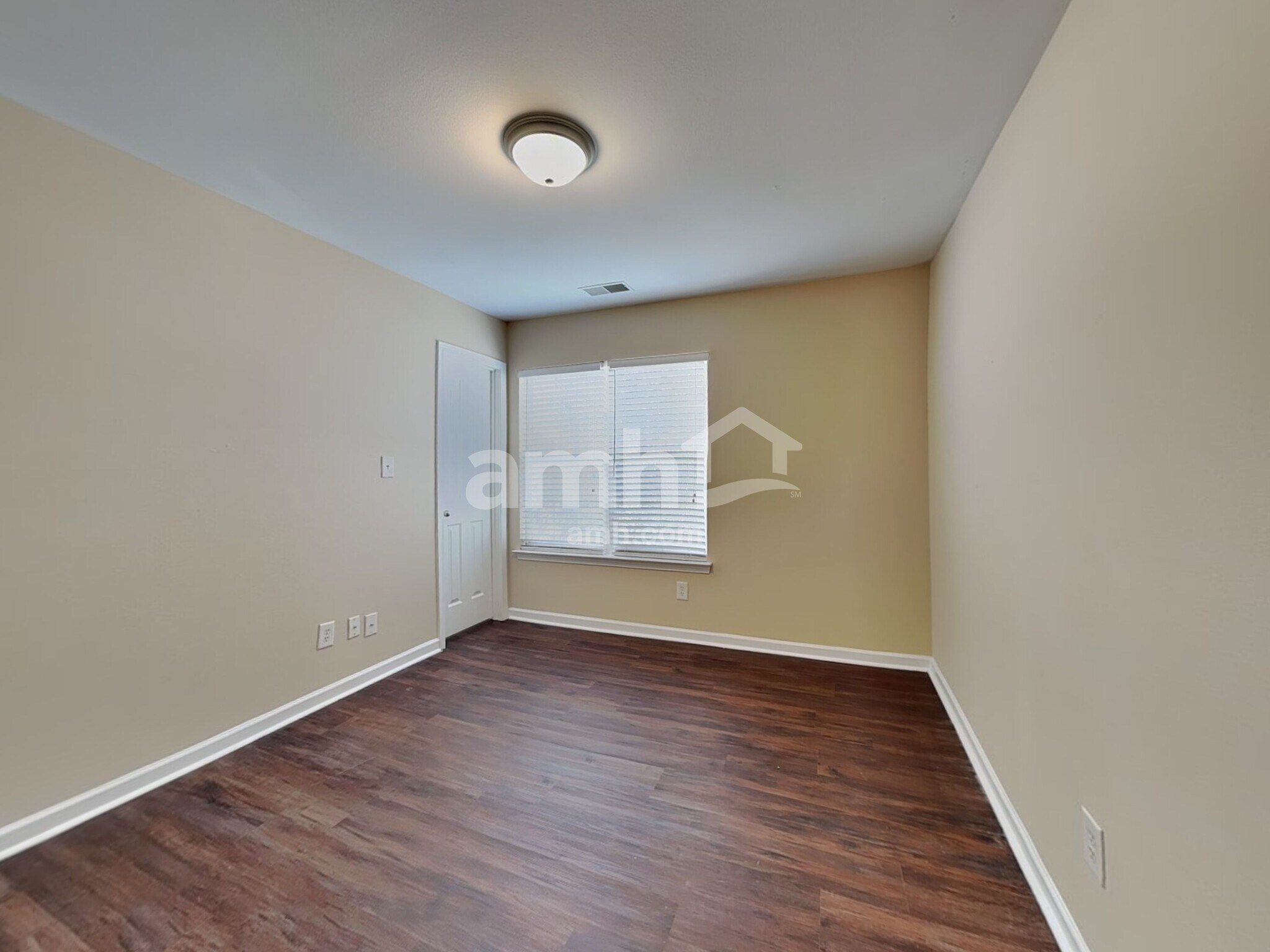 Building Photo - 714 W Parris Ave