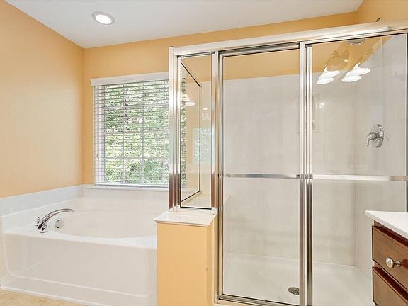 Building Photo - Build Equity While Leasing - Lease and Own...