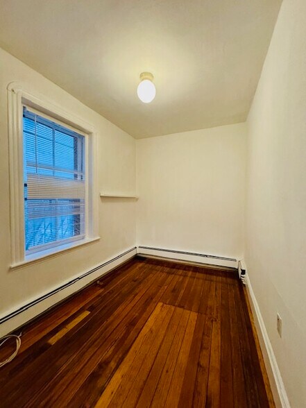 Primary Photo - 64A Phillips St