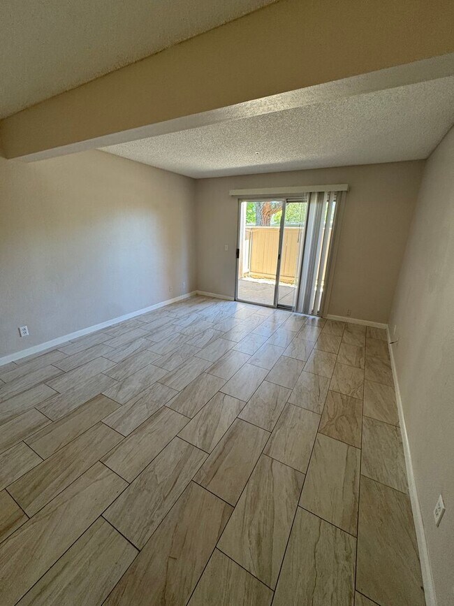 Building Photo - Comfortable Condo Living in Santa Maria