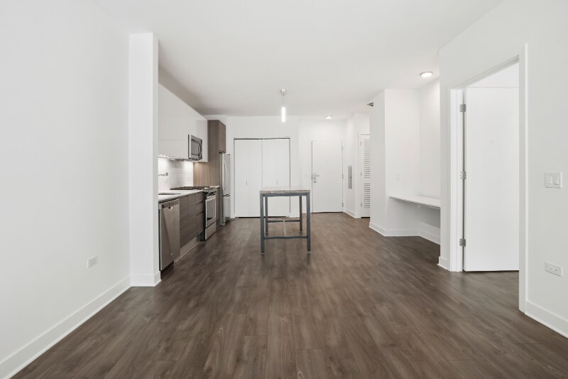 Building Photo - 421 W Hubbard St