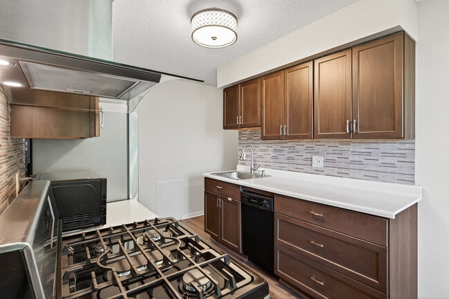 Building Photo - Rosco Apts- 2710