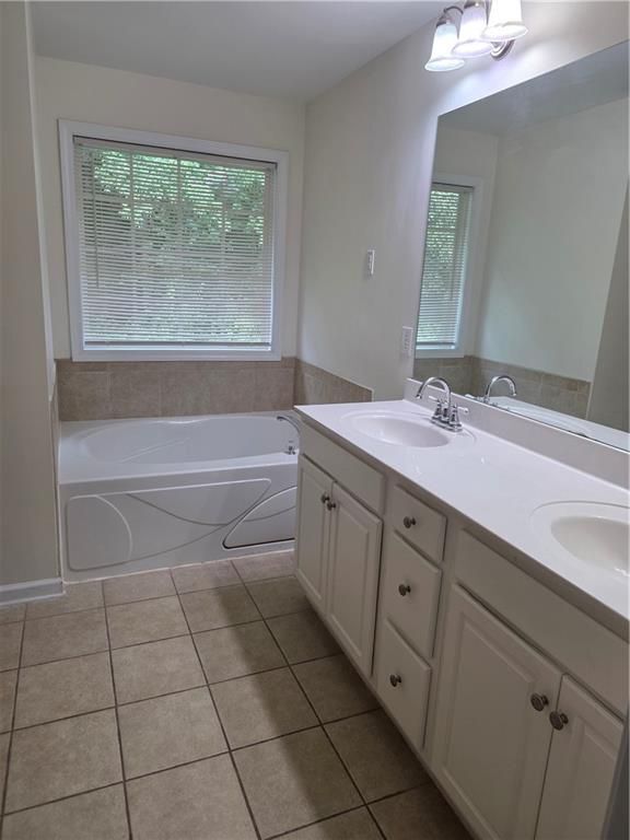 Building Photo - 1531 Park Knoll Trail NE