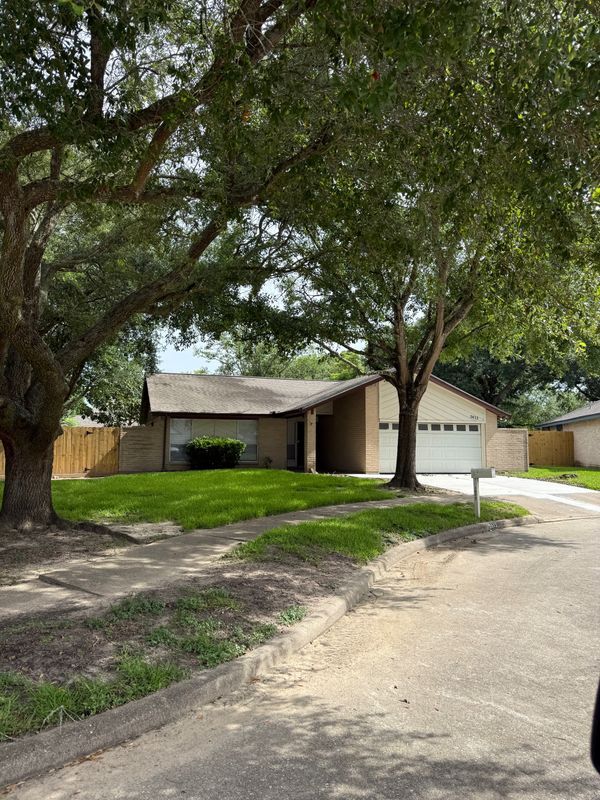 Primary Photo - 5613 Countryaire