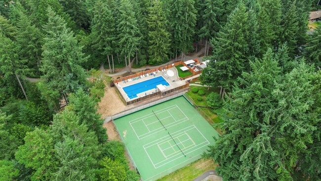 Building Photo - University Place 4 Bed/3 Bath