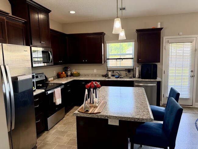 Building Photo - 554 Thorp Circle
