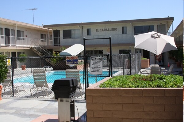 Pool - El Caballero