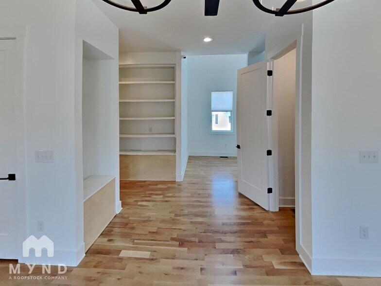 Building Photo - 131 Fain St
