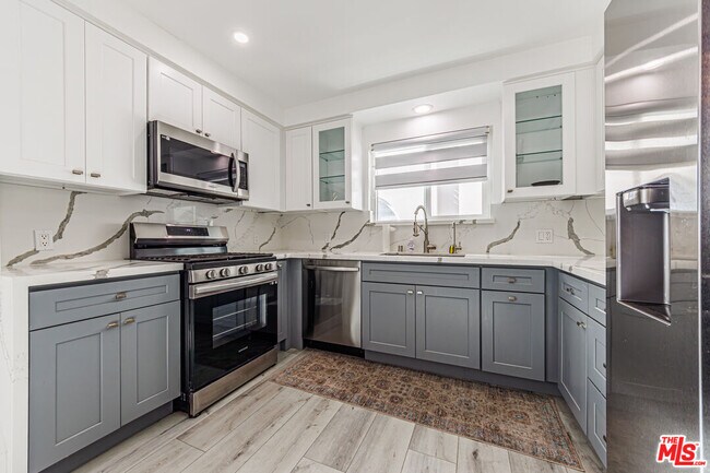 Building Photo - 722 Lincoln Blvd