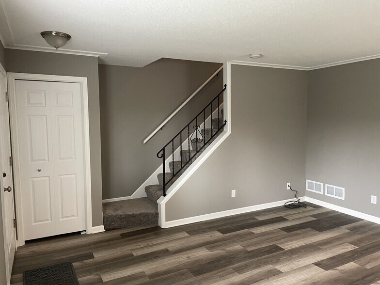 Building Photo - 723 Tyler St NE