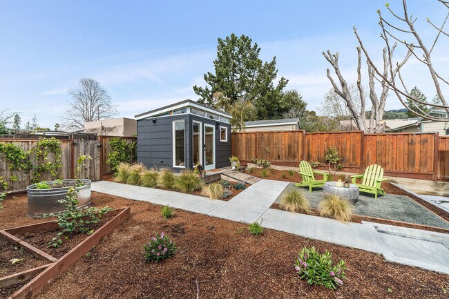 Building Photo - 3815 Coolidge Ave