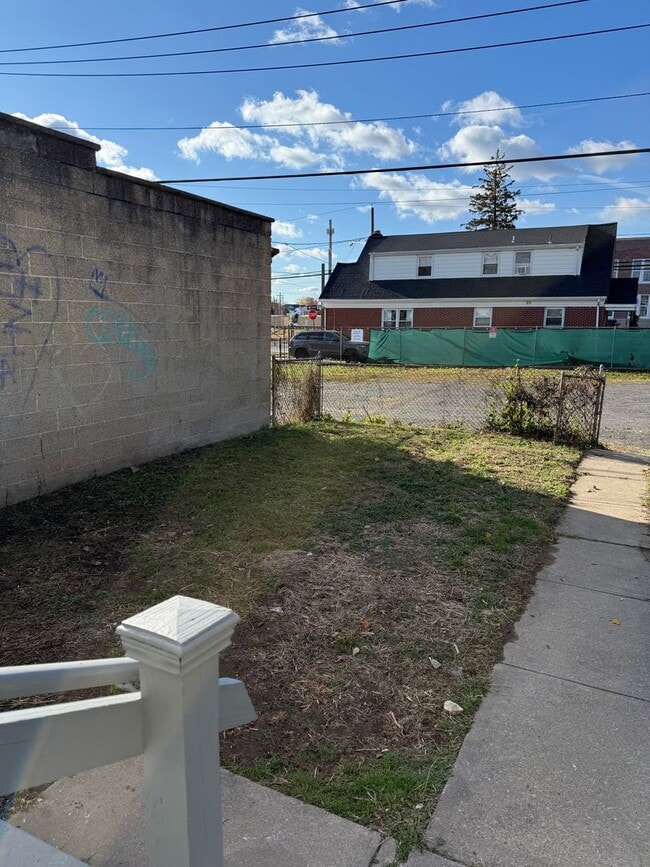 Building Photo - 929 Adeline St