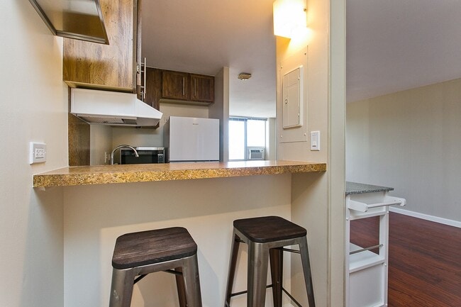 Building Photo - 98-288 Kaonohi St #1605