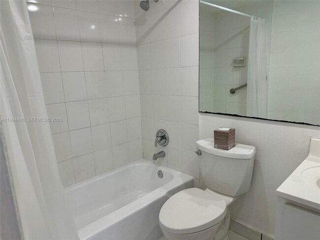 Building Photo - 10764 N Kendall Dr