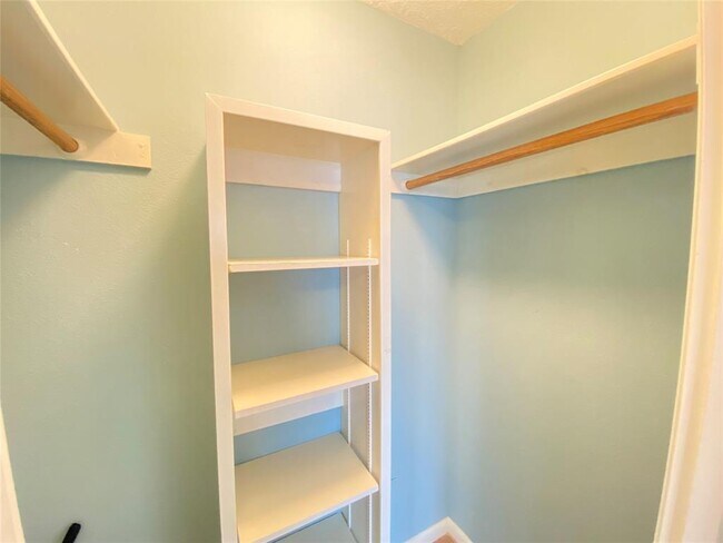 Building Photo - 7700 Seawall Blvd