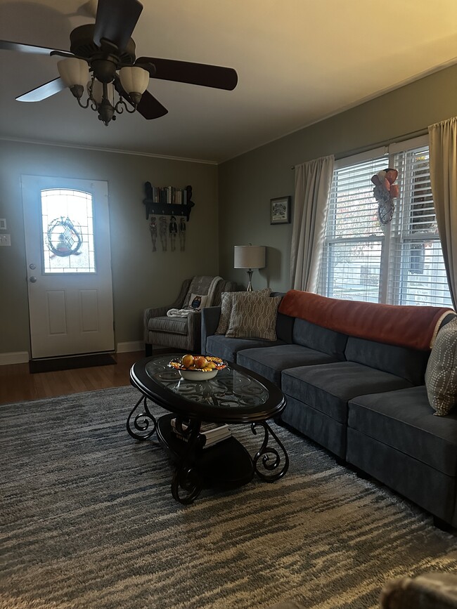 Building Photo - 3006 Sunset Ave