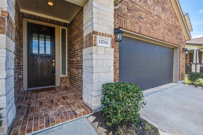 Building Photo - 12704 Southern Oaks Landing