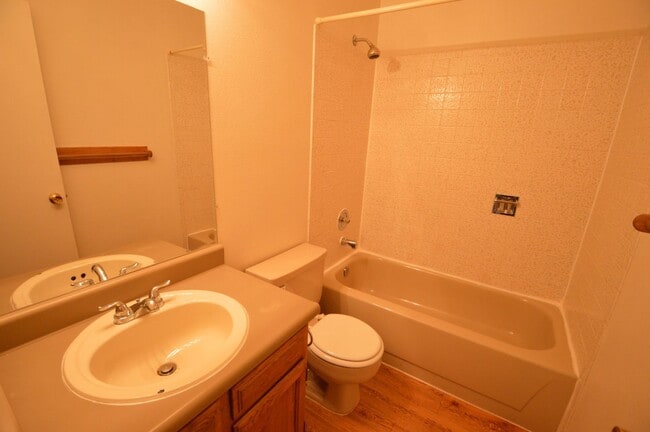 Building Photo - 3Bd/2.5Ba Lafayette Townhome Available Now