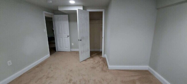Building Photo - "Expansive 5-Bedroom Haven with Dual Kitch...
