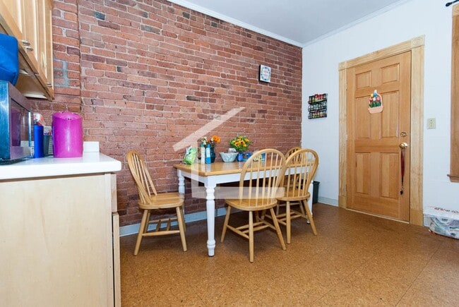 Building Photo - Nice, Affordable Brighton 5 Bed/2 Bath right off Beacon St for 9/1.  NO BROKER FEE!!!