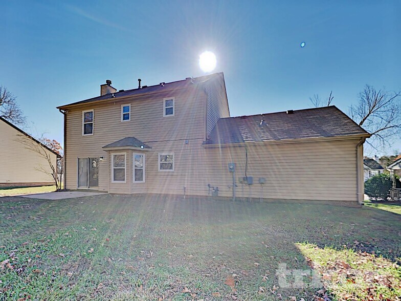 Building Photo - 8009 Vermilion Dr
