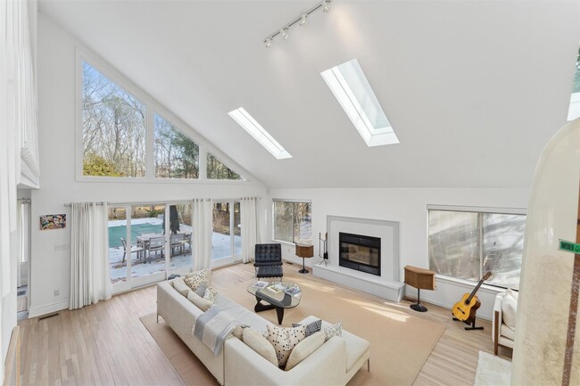 Building Photo - 24 Quogue Riverhead Rd