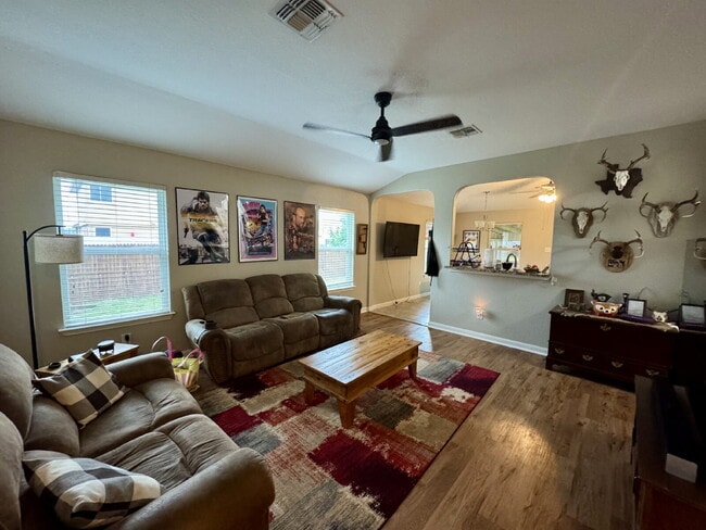 Building Photo - 3-bed 2-bath 2-car garage with screened in porch & backyard shed in Riverside Grove cul-de-sac.