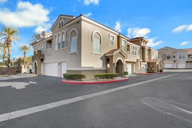 Building Photo - Upgraded Townhouse in Summerlin