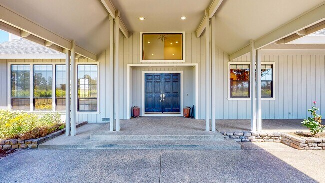 Building Photo - Beautiful 4 bedroom 3.5 bath Home with 2 c...