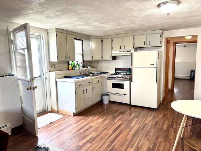 Building Photo - 93 Sigourney St