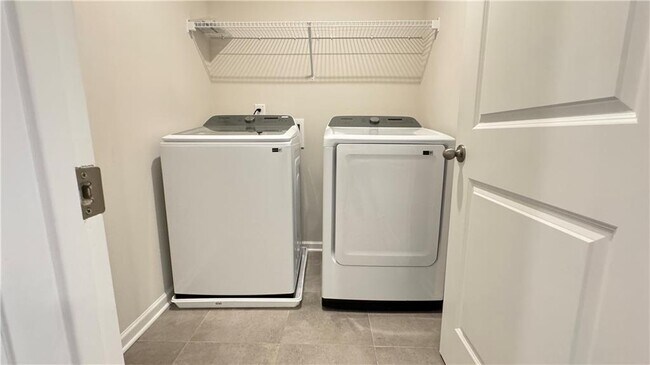 Building Photo - 151 Cedar Ln